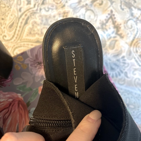 STEVE MADDEN - Block Heel Zip Up Bootie Sandal - Picture 4 of 4